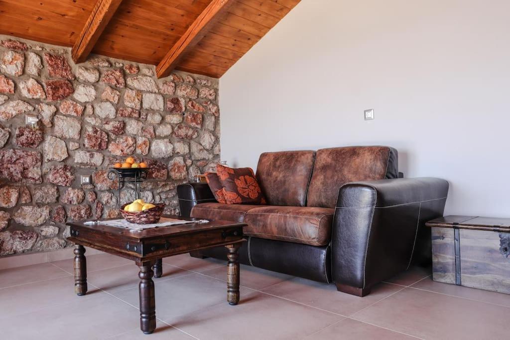 Petronas Land House 2 Villa Archangelos  Eksteriør bilde